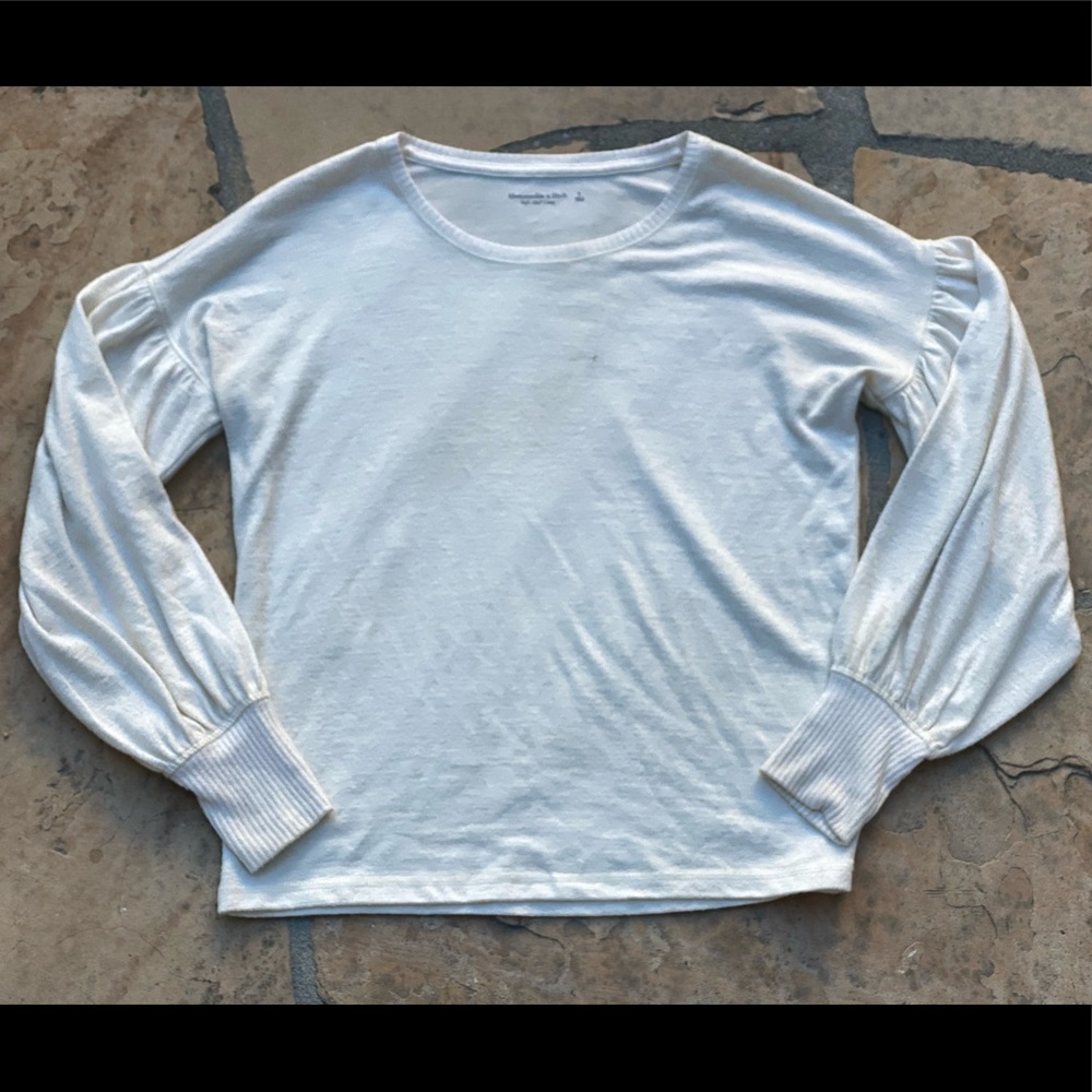 Abercrombie light weight white sweater shirt sz S